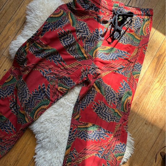 COPY - Farm Rio Vibrant Red Parrot Print Pants - Picture 4 of 8